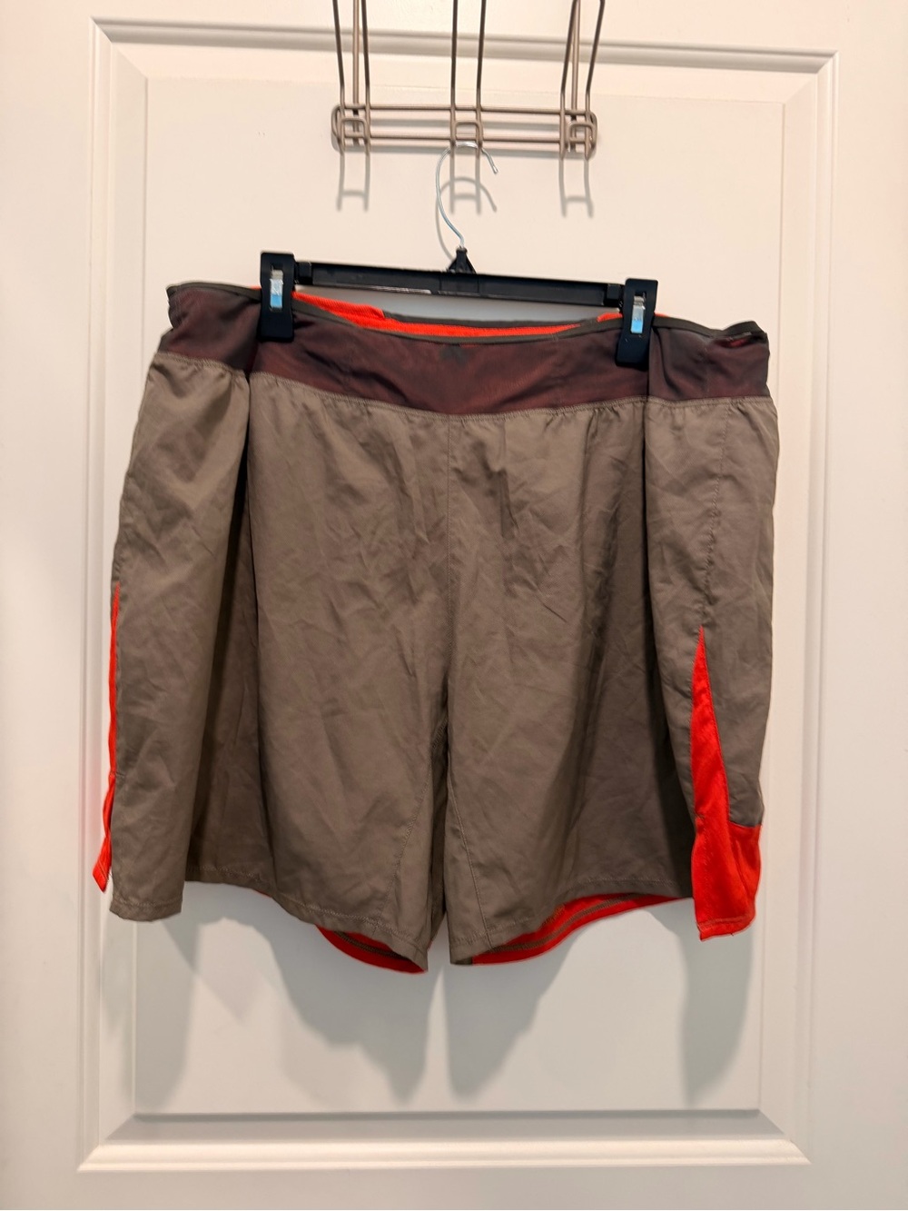 The North Face Men's
Running Shorts Size XXL
Brown Red